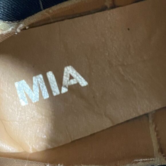 MIA Leigha Womens Tan Faux Leather Chunky Lug Sole Chelsea Ankle Boot Size 8.5 - Picture 11 of 12